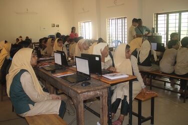 ക്യാമ്പിൽ കുട്ടികൾ