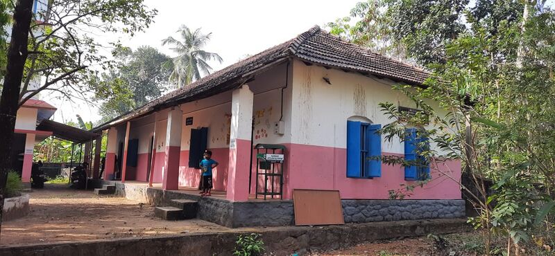 പ്രമാണം:33324.tiled building.jpeg