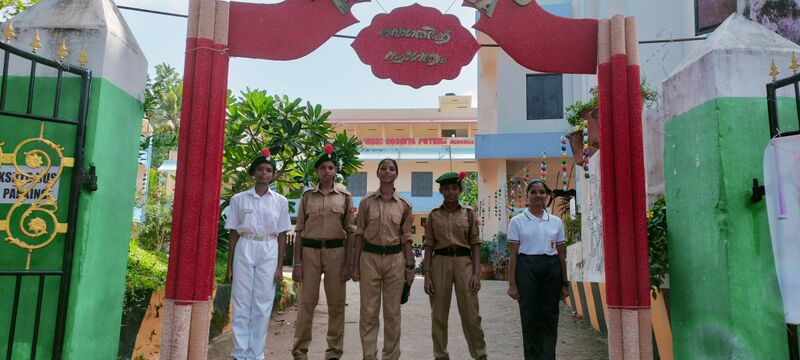 പ്രമാണം:44011 PRAVESANOTSAVAM 2025-26 2.jpg