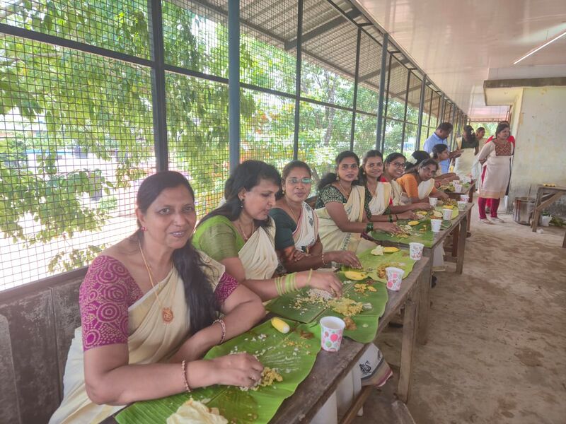 പ്രമാണം:BS TVM 44066 onam1.jpeg