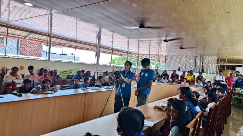 പ്രമാണം:School Library Reading Room.jpg