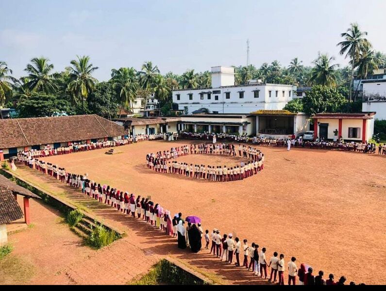 പ്രമാണം:School premise.jpeg