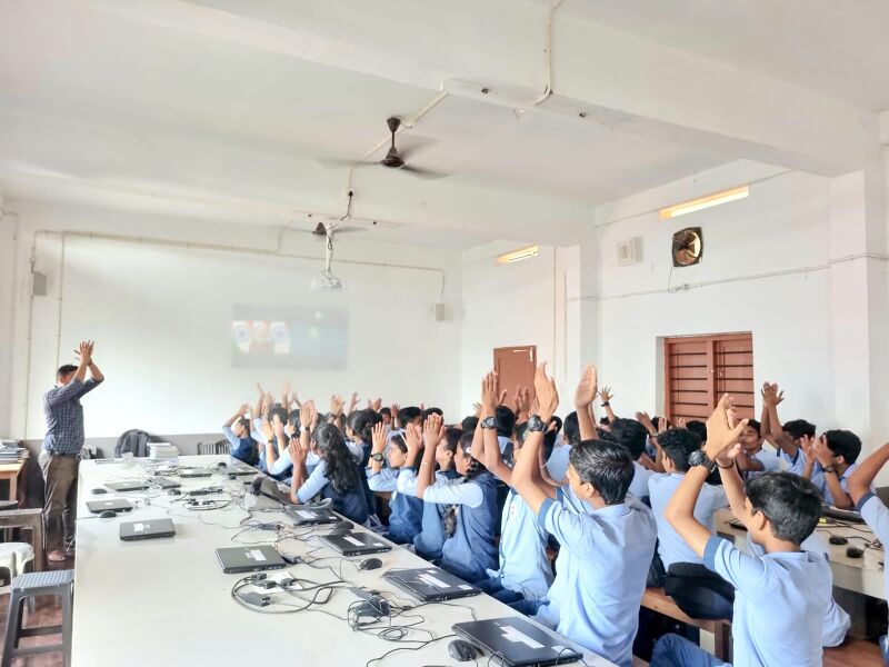 പ്രമാണം:13024 hitech presentation.jpeg