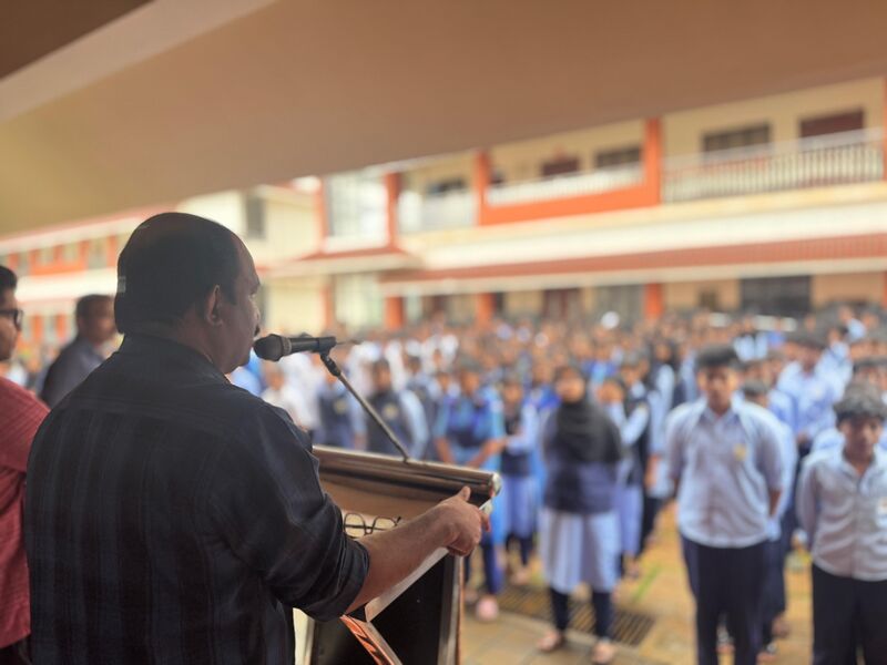 പ്രമാണം:13079 Antidrug Pledge.jpg