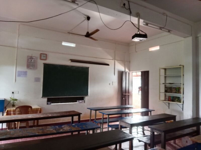 പ്രമാണം:16038-hitech- classroom..jpg