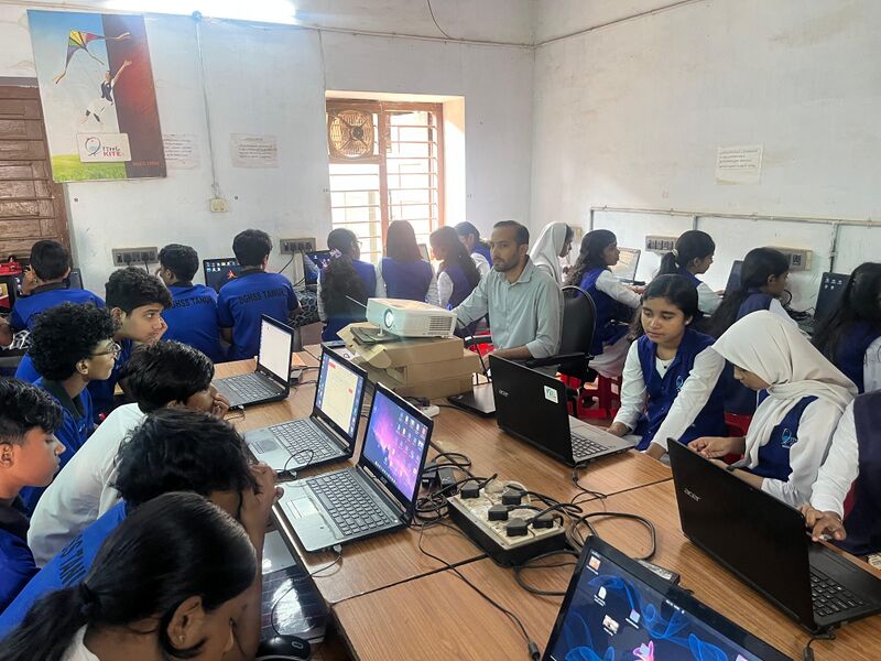 പ്രമാണം:19026-school camp 24-27.jpeg