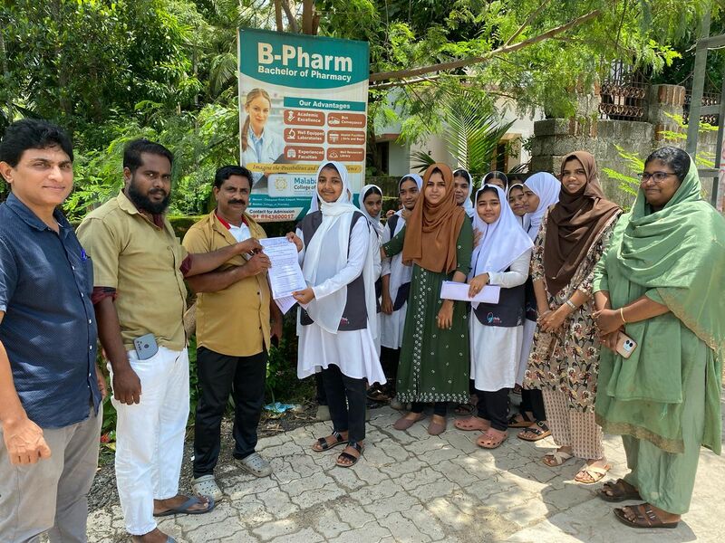 പ്രമാണം:19049 roadsuk1.jpeg