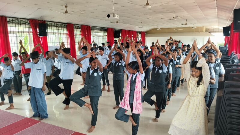 പ്രമാണം:25123 Yoga day3.jpg