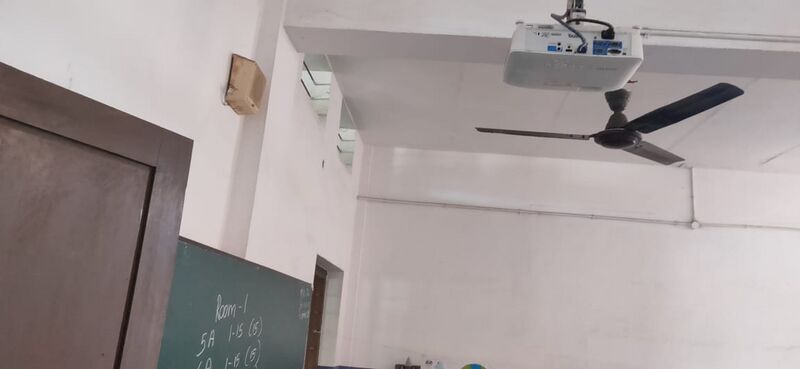 പ്രമാണം:26067-hitech classroom.jpg
