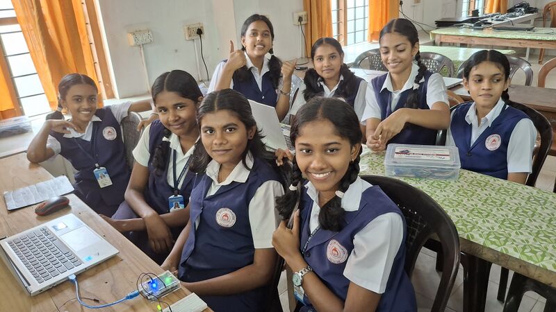 പ്രമാണം:33003 robo5.jpeg