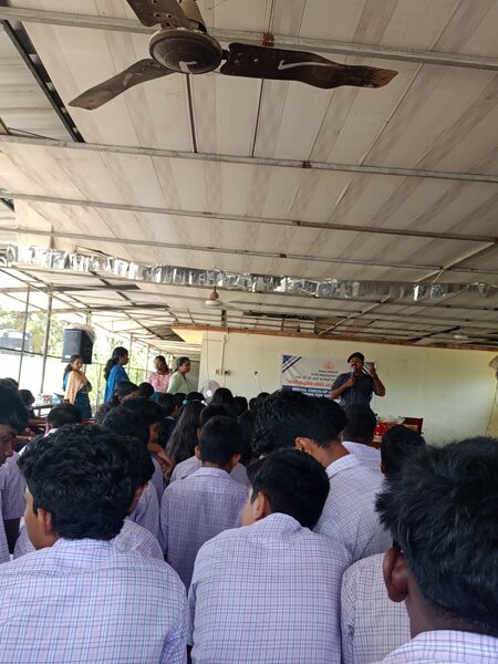 പ്രമാണം:36065 lifesaving skill3.jpg