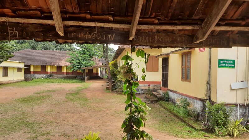 പ്രമാണം:37019 GHS Kallooppara.jpg