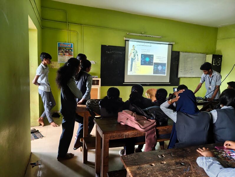 പ്രമാണം:42023ROBOTCS CLASS.jpeg