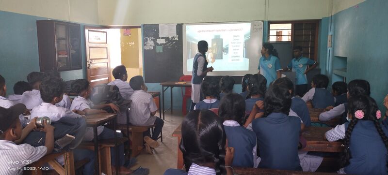 പ്രമാണം:42051 lk seminar1.jpg