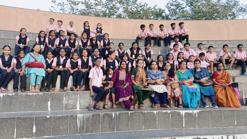 പ്രമാണം:43244 tour photo 25-26.jpeg