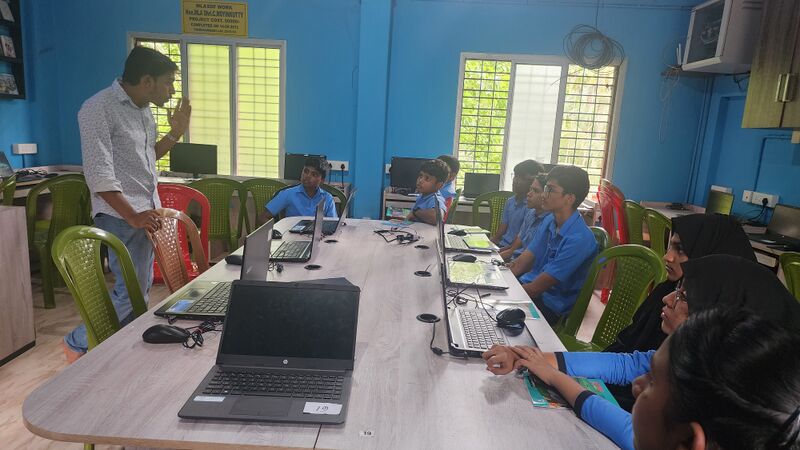 പ്രമാണം:47045-hitech 3.jpg