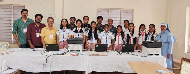 പ്രമാണം:SSK2023-24 schoolwiki team 02.jpg