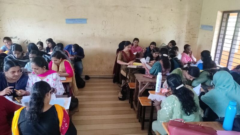 പ്രമാണം:11021 class meeting11.jpg