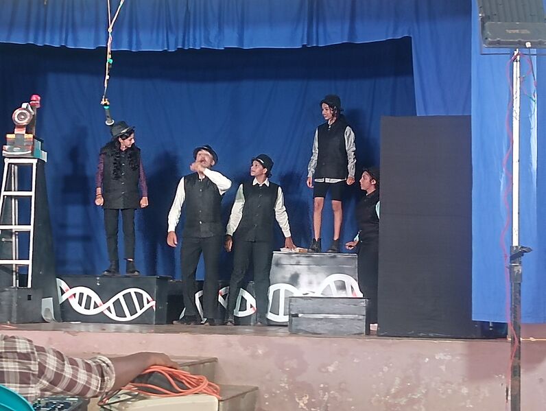 പ്രമാണം:12027 drama2.jpg