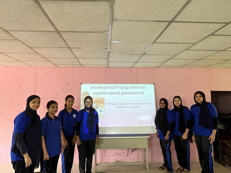 പ്രമാണം:18021 25-26 drugabuseawarebnessclass.jpg