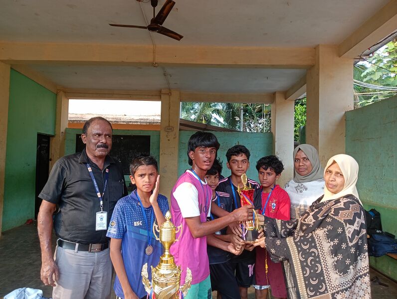 പ്രമാണം:19077 URDU FOOTBALL3.jpg