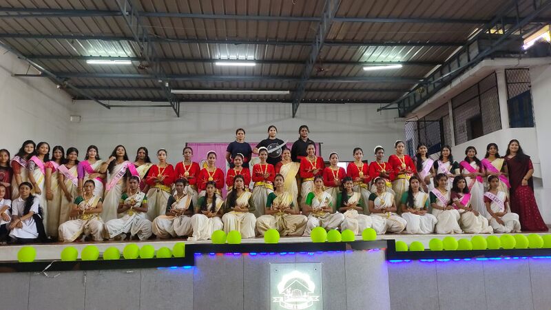 പ്രമാണം:21001 group photo1.jpg