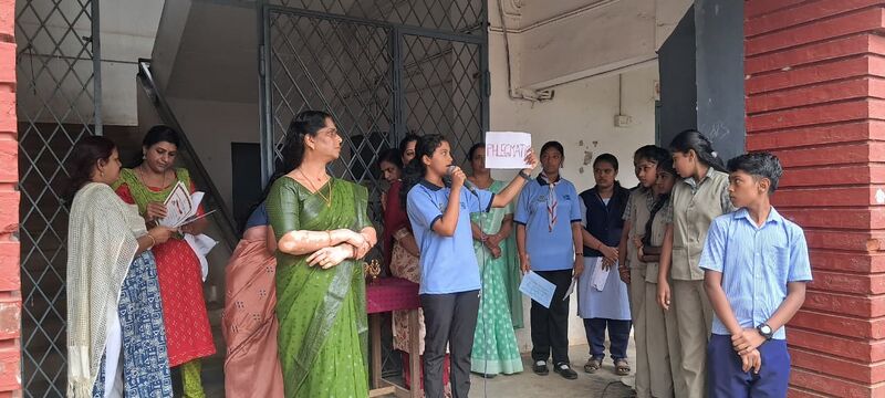 പ്രമാണം:21060 KHS ENGLISH ASSEMBLY2.jpg