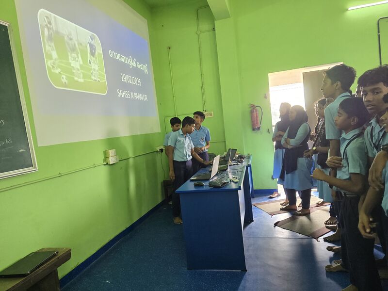 പ്രമാണം:25068 LK robofest2024-25 audience-1.jpg