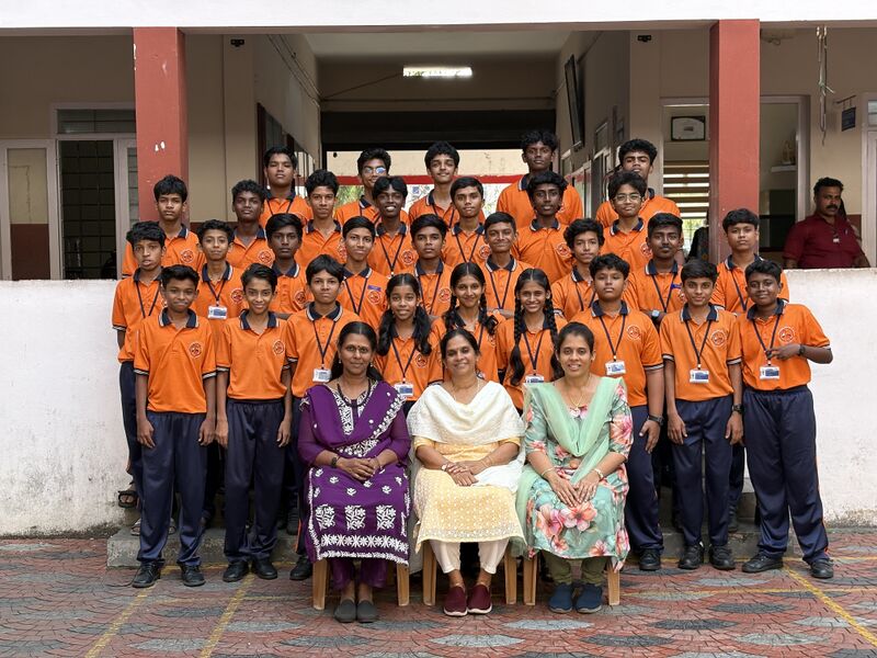 പ്രമാണം:26054 LK BATCH CLASS 9.jpg