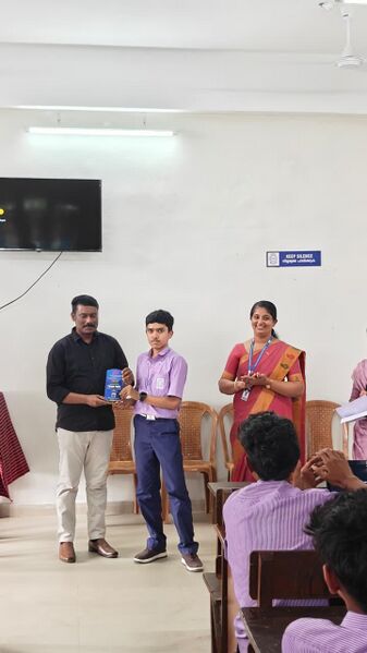 പ്രമാണം:32501 Robo Prize 1.jpg