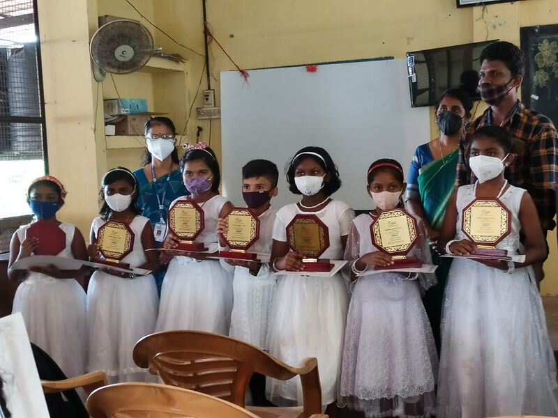 പ്രമാണം:33424 prize.jpg