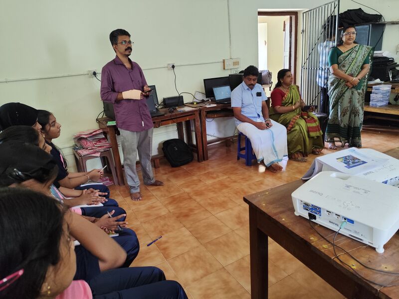 പ്രമാണം:40023 lk pcamp 1.jpg