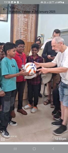 പ്രമാണം:44243 24-25Football.jpg