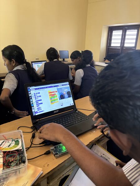 പ്രമാണം:Robotic training 10th(2).jpg