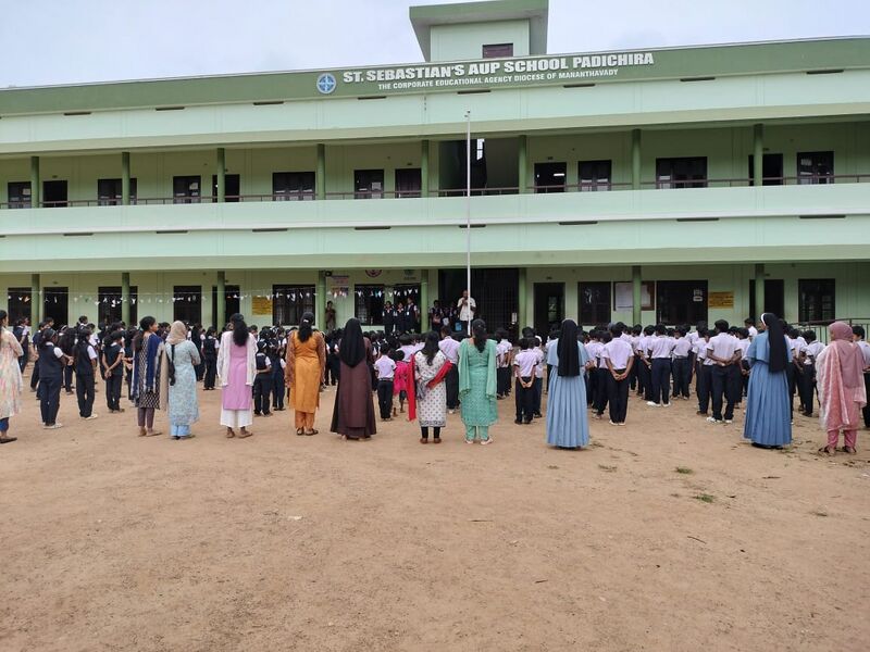 പ്രമാണം:സ്കൂൾ അസംബ്ലി ഹിരോഷിമ നാഗസാക്കി ദിനം.jpg