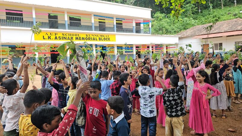 പ്രമാണം:12438 school wiki 1.jpg