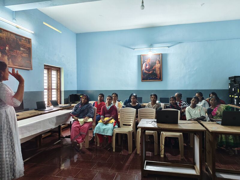 പ്രമാണം:15019-littlekites preliminary camp25-28 batch-parents.jpg