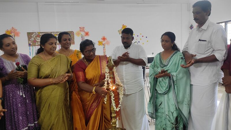 പ്രമാണം:23014 praveshanolsavam3.jpg