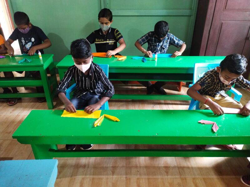 പ്രമാണം:33413 Craftwork.jpeg