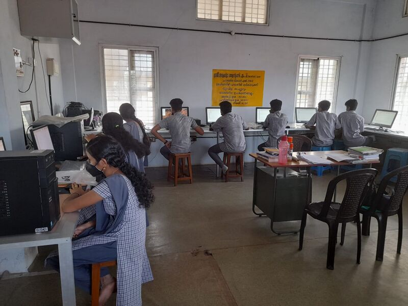 പ്രമാണം:37001 hssitlab2.jpeg