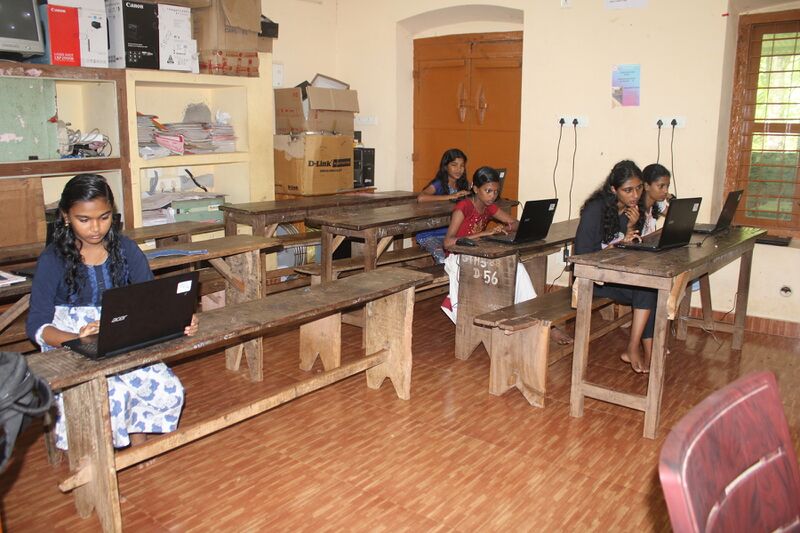 പ്രമാണം:38102- ATTAPOOKALAM COMPATITION 1.JPG