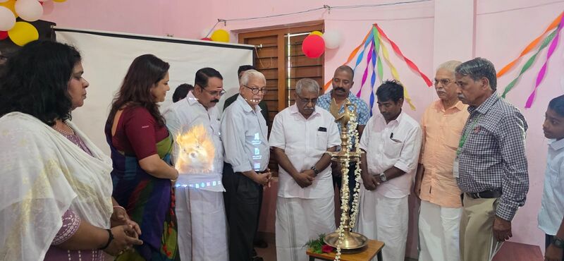 പ്രമാണം:പ്രവേശനോത്സവം-43083.jpg