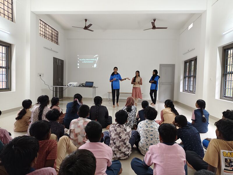 പ്രമാണം:12058 lk team.jpg