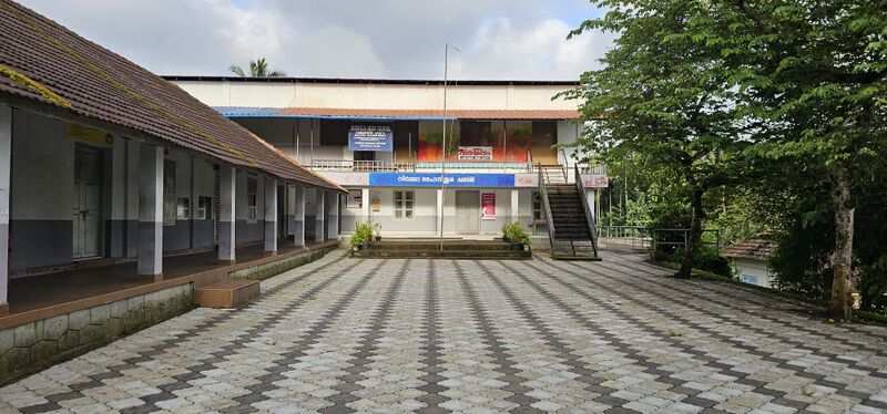 പ്രമാണം:15044 School front.jpg