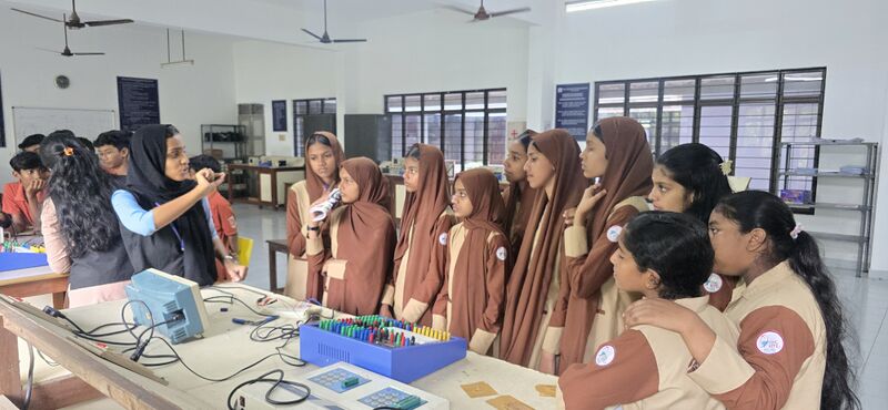 പ്രമാണം:19112 LK INDUSTRIAL VISIT 2025-5.jpg