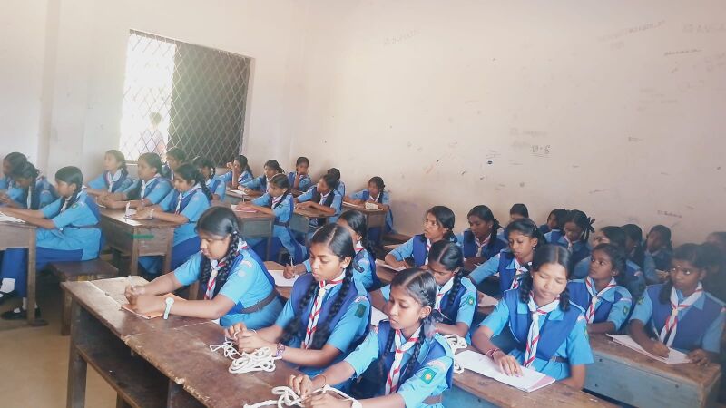 പ്രമാണം:21060 guidesclass.jpg