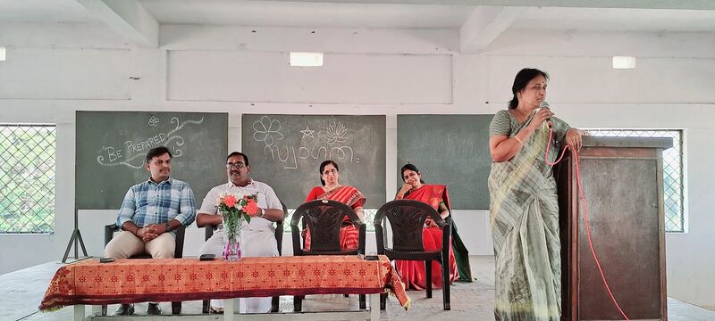 പ്രമാണം:21060 khs sent off 2.jpg