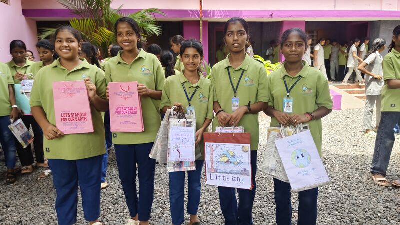 പ്രമാണം:25092 environmentday paperbag.jpg