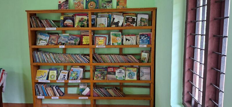 പ്രമാണം:27349Hi tech library.jpeg