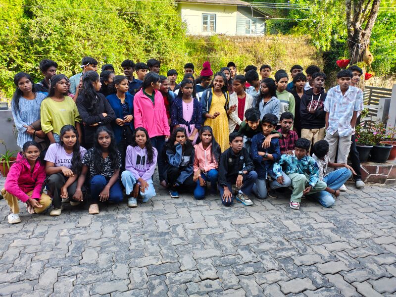 പ്രമാണം:36064 school tour2.jpg